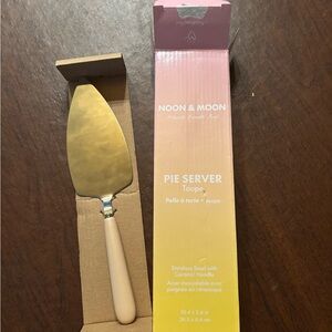 Noon & Moon Pie Server in Taupe- Never Used, In Box